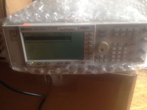 Agilent / HP  ESG-2000A Analog Signal Generator, 250kHz-2000MHz pn E4420A, 100