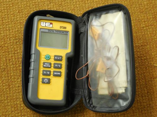 Fluke Digital Thermometer DT200 w/ Case