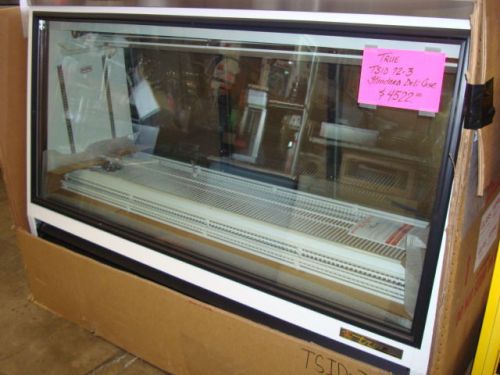 TRUE TSID-72-3 (6&#039; Deli Case w/ gravity coil)