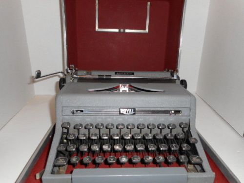 Vintage Royal Quiet Deluxe Typewriter Very Clean