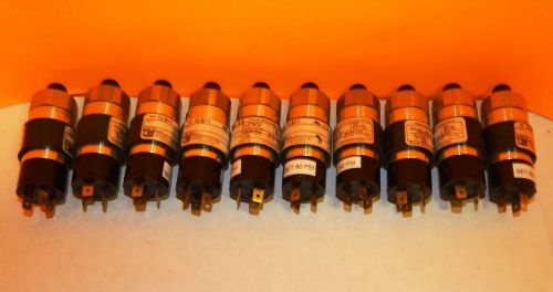 UNITED ELECTRIC CONTROLS 10-B11 PRESSURE SWITCH - BRASS BUNA N - LOT OF 9 NEW