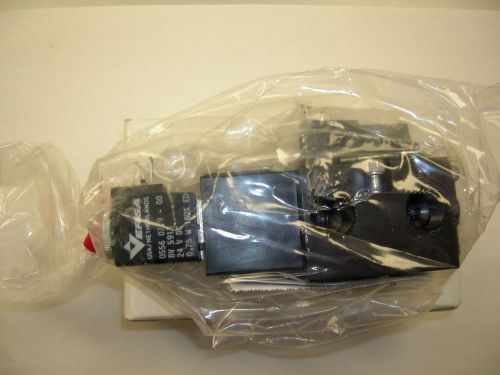 Versa Solenoid Valve CGS-3232-NB1-027-HC-D024, 3 Way 24 Vdc New in Box