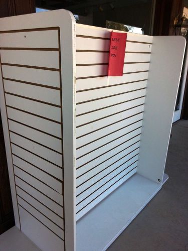 SLAT WALL GONDOLA DISPLAY WITH WHEELS