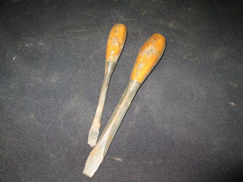 Vintage WWII Irwin Wood Handled Flathead Screwdriver Pair