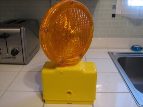 NEW - Traffic Safety Cone Flashing Barricade Light