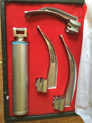 Welch Allyn Fiber Optic Laryngoscope set: 1 handle, 3 miller blades