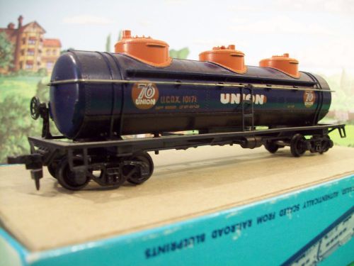 HO UNION 76 Three Dome Tank Car #10171 - exc. cond.