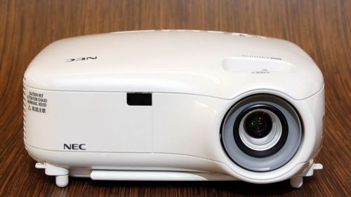 NEC LT280 2500 LUMEN XGA HD PORTABLE LCD NETWORK MEDIA PROJECTOR - WORKS PERFECT