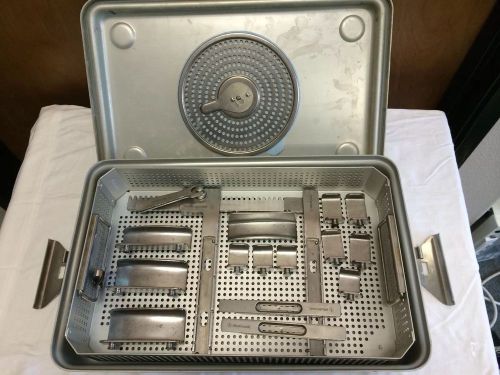 MEDTRONIC OCTOBASE RETRACTOR SYSTEM SET INCLUDES 16 PIECES WORLDWIDE SHIPPING