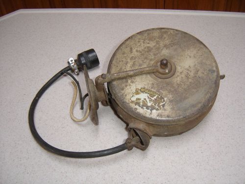 VIN     OLD VINTAGE APPLETON WALL MOUNT  HEAVY DUTY RETRACTABLE CORD REEL #1530