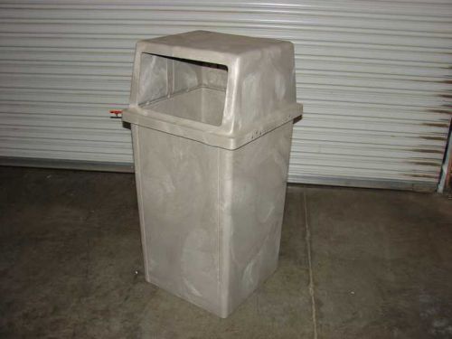 Rubbermaid 8430 waste receptical 35 gallon beige