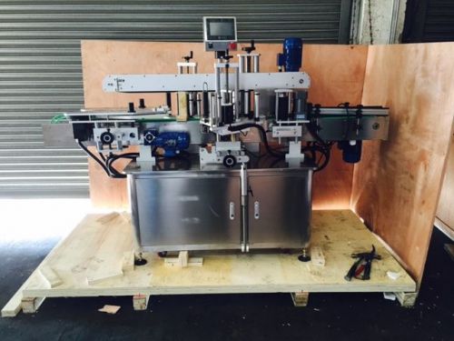 Bottle labeling machine // dual applicator // front &amp; back // wraparound labeler for sale