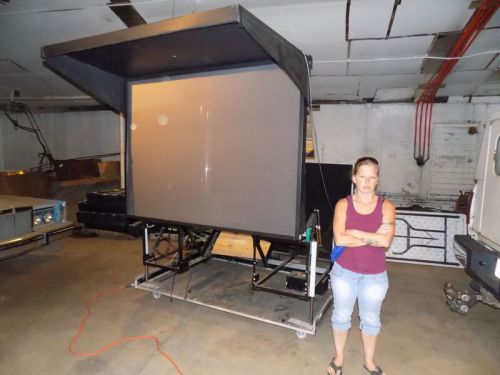 84&#034; projector screen system, professional grade for band, church, school portabl