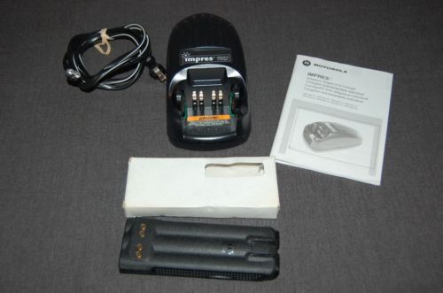 Motorola Impres Adaptive Charger Single Rapid Rate with 7.5 Nickle Cad Radio Bat