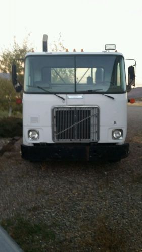 89 volvo rolloff truck