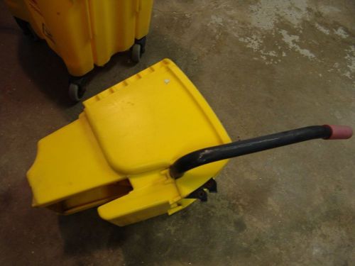 Rubbermaid Commercial WaveBrake Wringer for Mop Bucket, Yellow