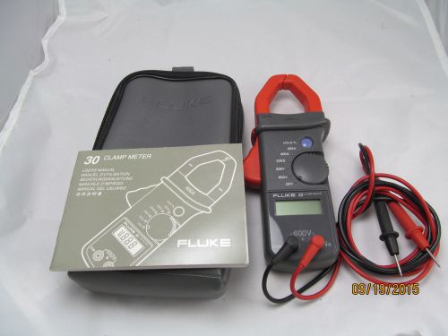 Fluke 30 Clamp Meter 400 Amp 600 VoltW/ Case, Test Leads and Booklet