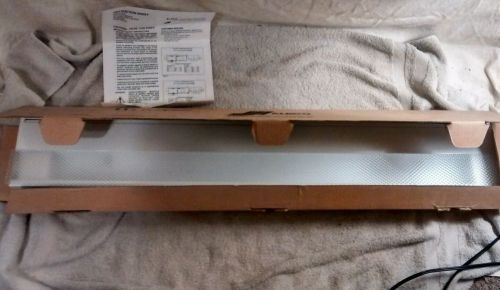 NEW ALKCO 48&#039;&#039; Under cabinet lighting, White, T8 Fluorescent Lamps, SF332