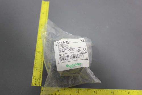 NEW SCHNEIDER CONTACT BLOCK LA1KN40  (S19-3-66A)