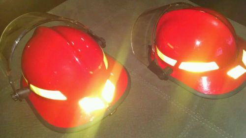 (2) Metro 660C RED CAIRNS HELMET (NEW)