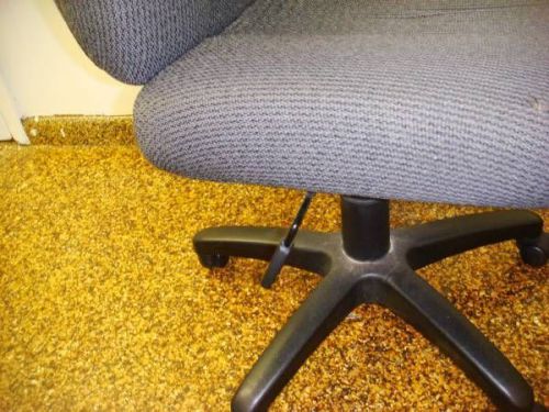 CHAIR ROLL-AROUND TILT OFFICE CHAIR