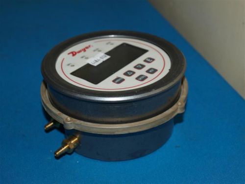 Dwyer DH3-004 DH3004 Digital Panel Meter