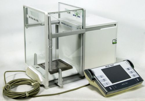 Mettler Toledo AX205DR DeltaRange Analytical Balance