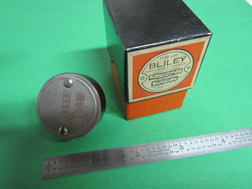 VINTAGE 1940&#039;s QUARTZ CRYSTAL BLILEY LD2 FREQUENCY 3903 KC +BOX