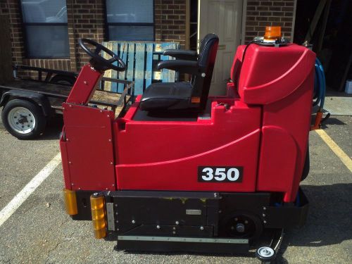 Tomcat 350 35-inch disc rider floor scrubber under 900hr for sale