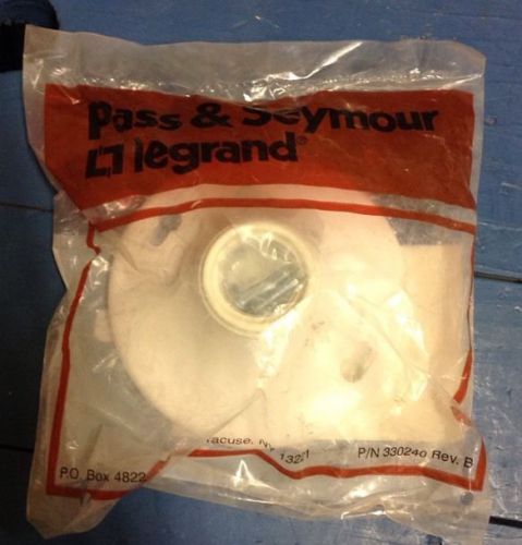 Pass &amp; Seymour White Keyless Lampholder Phenolic-4 Terminal 660W 250V.   (W3)