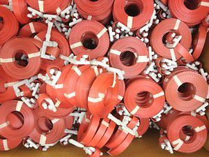 100 polypropylene pre-cut strapping red 1/2&#034; x 17ft for sale