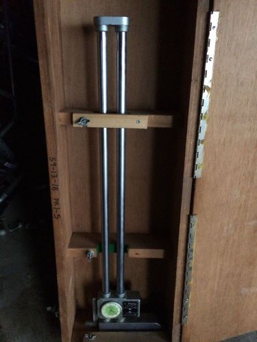 Mitutoyo 0-24&#034; Height gage with wooden storage box