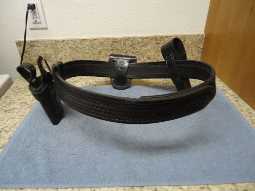 Safariland Duty Belt w/ Safariland S&amp;W 4006 Holster,Mace and Handcuff Holder