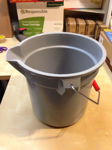 New - rubbermaid brute 14-quart plastic round bucket, gray (rcp 2614 gra) for sale