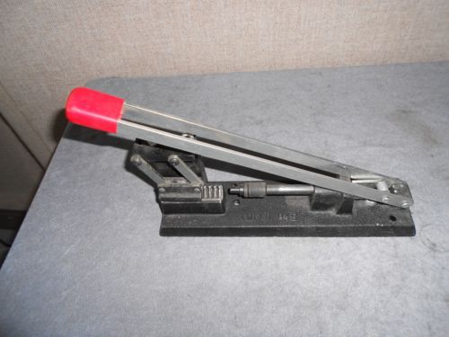 Amflo 845 Barb Assembly Tool