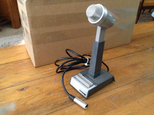 Shure Model 522 Multidirectional Dynamic Desktop Microphone