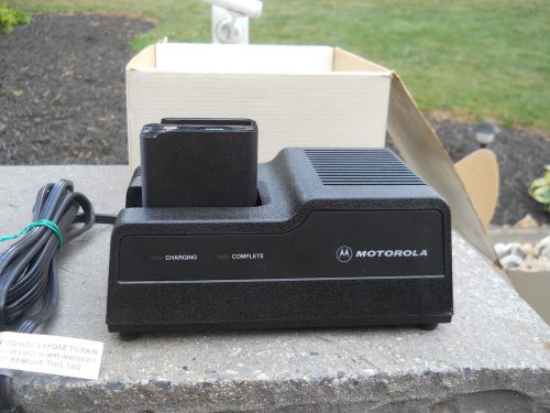 Motorola NTN5538C Rapid Battery Chargerw/ battery 5521b