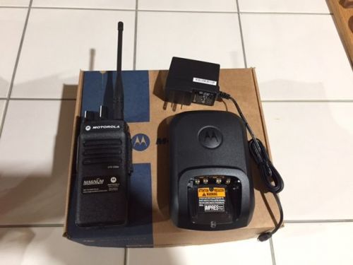 MOTOROLA XPR 3300e UHF Portable Radio 403-512!!!!