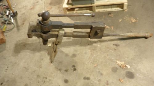 LARGE ANTIQUE BLACKSMITH PEG/POST LEG VISE  LBS 6&#034; JAWS 47&#034; TALL WILL SHIP