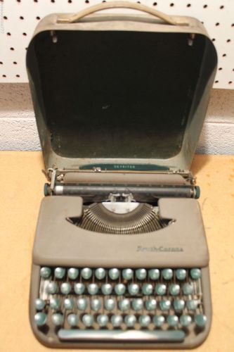 VINTAGE SMITH CORONA SKYWRITER TYPEWRITER EARLY 50s  Metal Travel Case