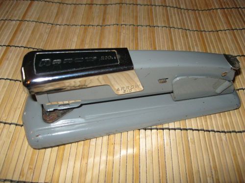 VINTAGE ARROW 210 DESK TOP STAPLER w/ REMOVABLE TOP FOR TACKING JOBS MAD MEN ERA