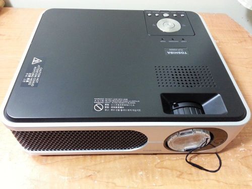 Toshiba tlp-x3000a lcd projector with original accessories, excellent condition for sale