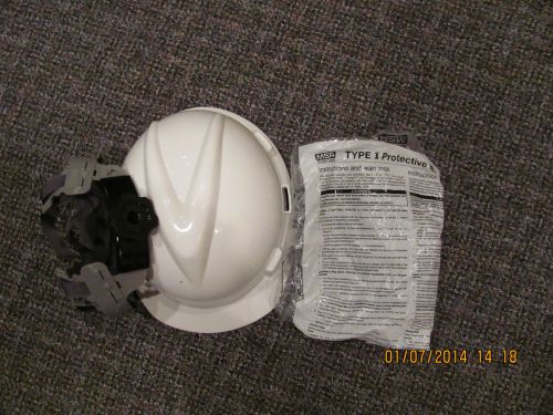 WHITE MSA V -GARD HARD HAT,W/ 1-TOUCH O FAST TRAC RATCHET