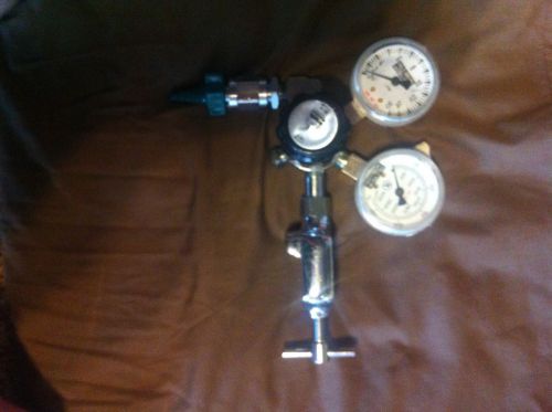 Veriflow pressure OXYGEN Regulator model 2K940FG