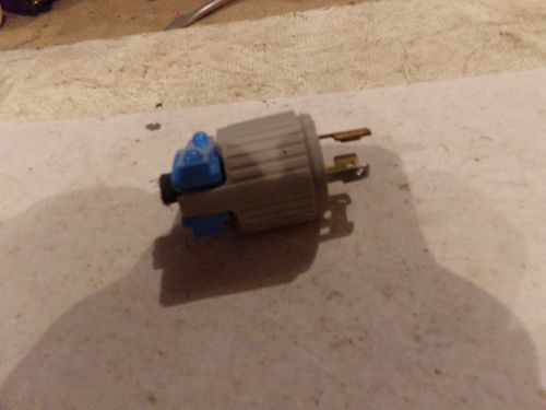 EAGLE TWIST TURN LOCKING PLUG CONNECTOR 15A 125V - USED