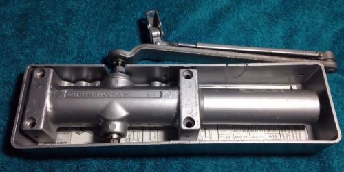 DOOR CLOSER BODY HEAVY DUTY PARALLEL ARM 7700-4052 IN GOOD CONDITIONS. (used)