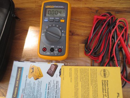 FLUKE 81438 great CONDITION TRUE RMS MULTIMETER leads