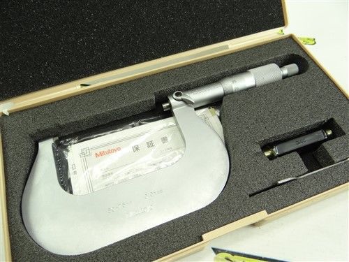 NICE! MITUTOYO MODEL 101-121 METRIC OUTSIDE MICROMETER W/ CASE 50-75 MM .01 MM