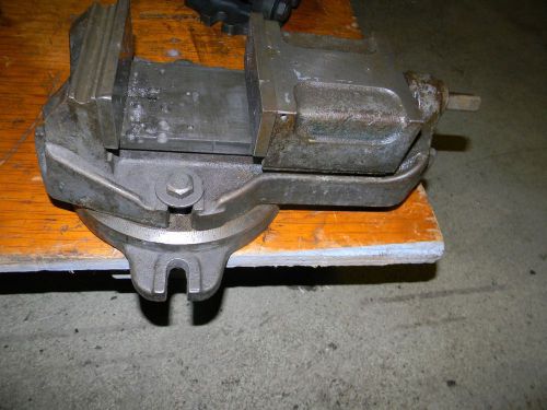 Machinist Vise 4 1/2&#034; jaws w/ swivel base