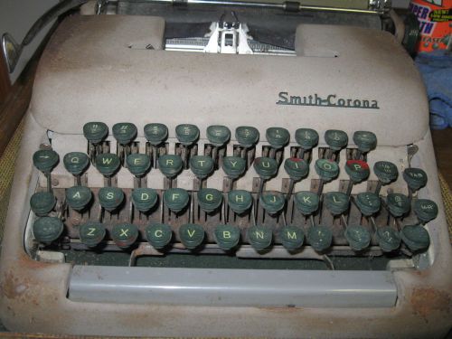 VINTAGE SMITH CORONA SILENT TYPEWRITER IN CASE